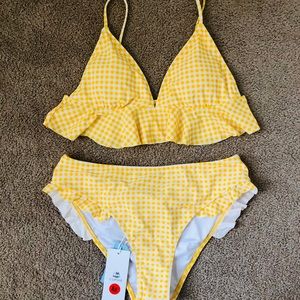 Brand NEW Cupshe gingham bathing suit. 🌼